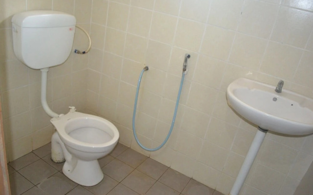 OYO Home  90588 Nadine Guesthouse