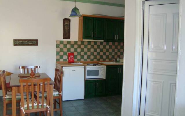 Green Hill Studios & Apartments