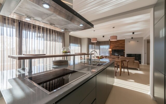 Luxurious Villa in Porec With Jacuzzi