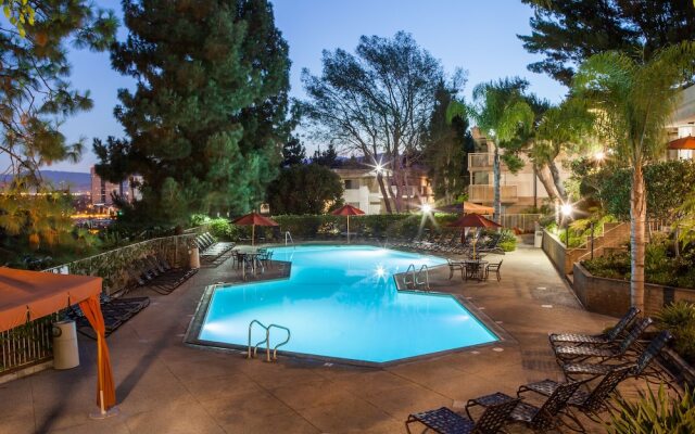 Oakwood Toluca Hills