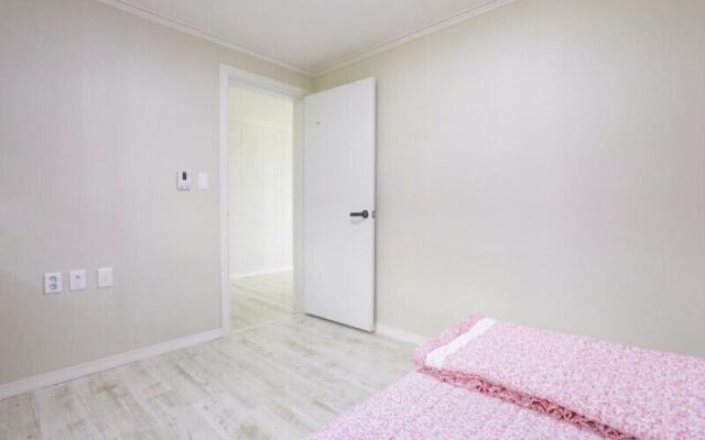 Nonsan Lake and Sunset Pension