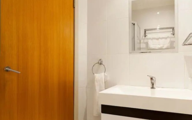 Quiet Terrace Townhouse on the City Fringe