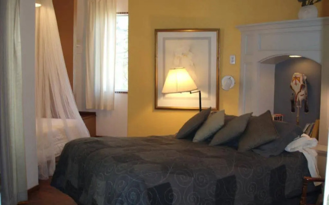 Lundeen Inn of the Arts