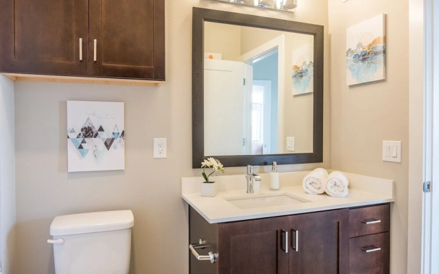 FRONTDESK Old Town Apts Scottsdale