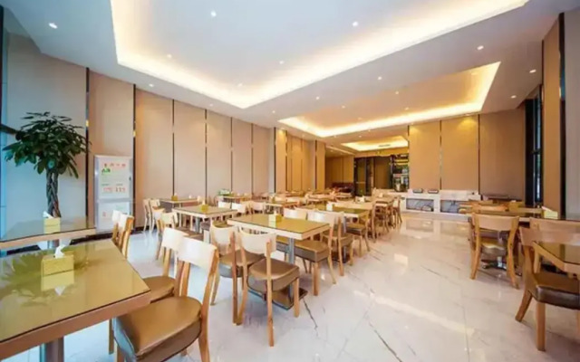 Vienna Hotel (Xinjin Old Pier, Liujianian Metro Station)