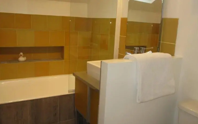 Sky Parlor Studio Apartment