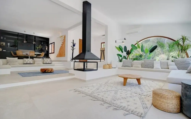 Villa - 4 Bedrooms with Pool and WiFi - 107785