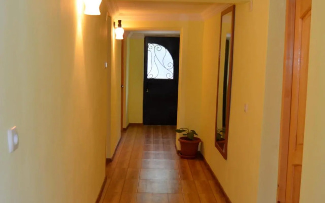 Nunu's Guesthouse