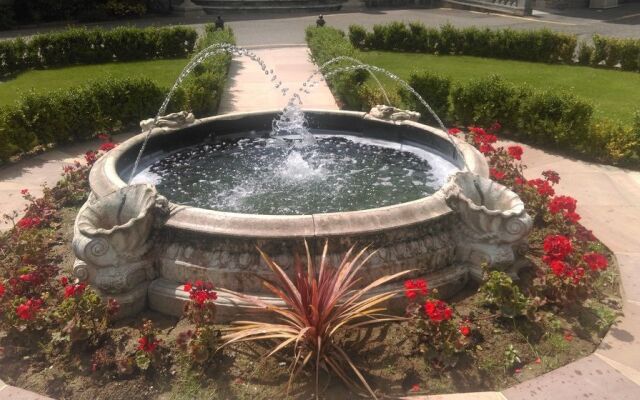 The Royal Chace Hotel