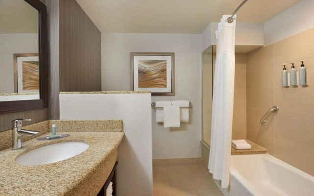 Courtyard by Marriott Kingston Highway 401/Division Street