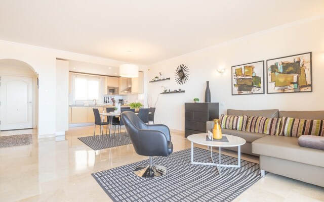 Pool Apt Calahonda 2 With Sea View