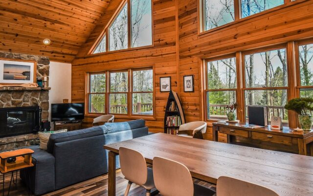 Swimming Bear Lodge 4 Bedroom House