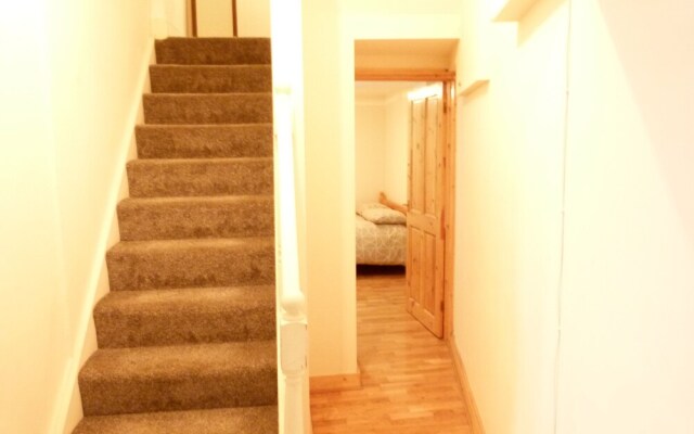 SS Property Hub - Family Apartment Kensington