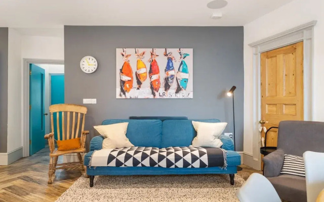 Windermere House - Sea Views Close to Harbour