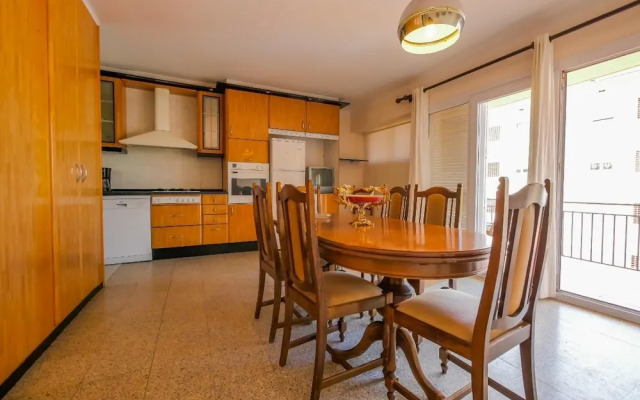 Ferran 32 in Roses With 4 Bedrooms and 2 Bathrooms