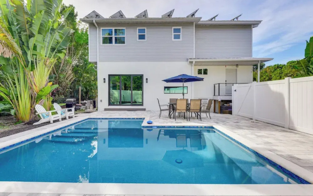 3,200-sq-ft Hideaway 5 Mi to Downtown Sarasota!