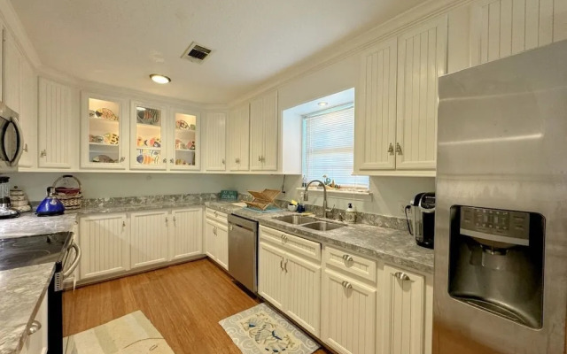 Sea Note 3 Bedroom Home by RedAwning