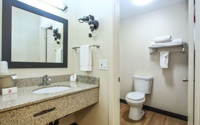 Evergreen Inn & Suites Portland Airport