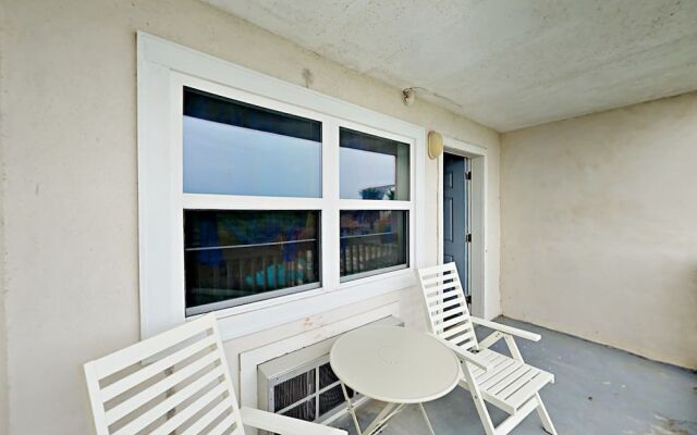 125 Sea Breeze - Studio Condo