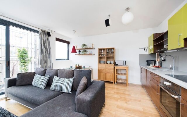 Stylish 2BR flat with balcony, near King’s Cross!