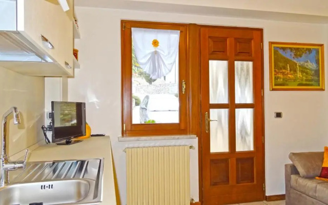 Casa Rosalia cozy holiday apartment by Gardadomsumea