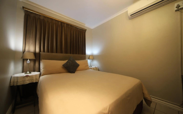 Savoy Lodge Cape Town