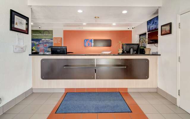 Motel 6 Dallas, TX - Forest Lane