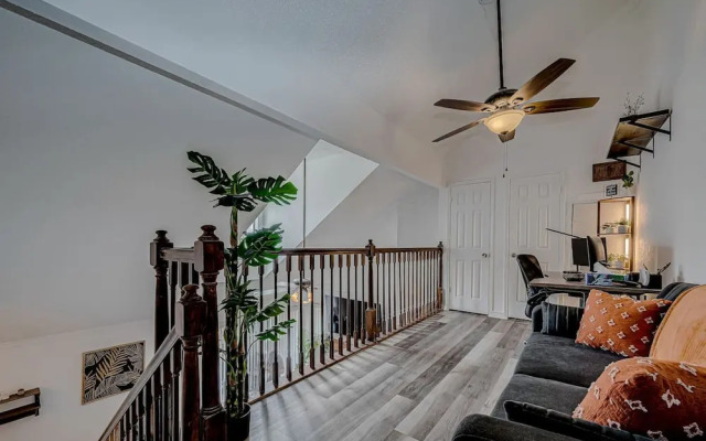 Upscale 1BR Condo in Med Center