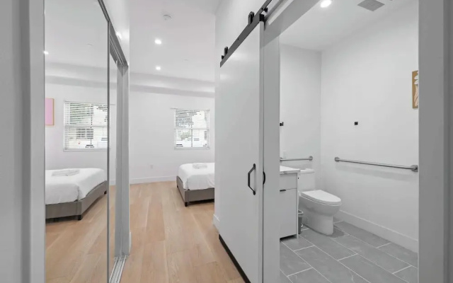 Not Affected by the Fire/modern 5BR Home With Full Amenities & Parking #2