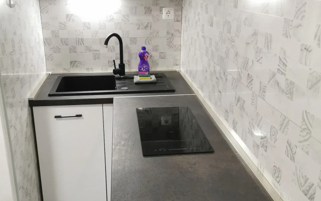 M & J Central Suites