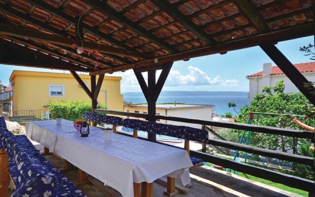 Stunning Home in Podstrana With Jacuzzi, Wifi and 7 Bedrooms