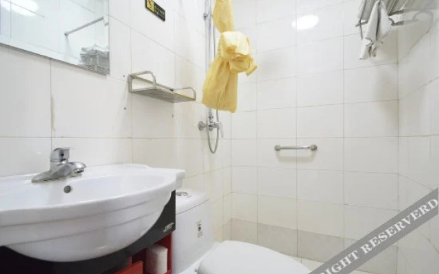 Golden Apple Express Hotel