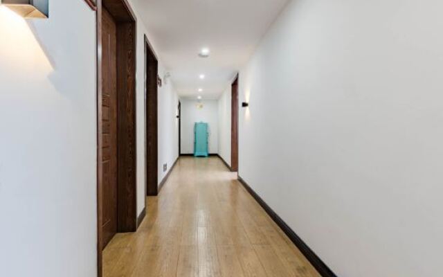 Fenghuang Qingwu river view homestay