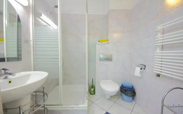 Restaurant & Hostel "Broadway"