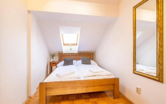 Templová 7 - Old Town Large Apartment with Terrace