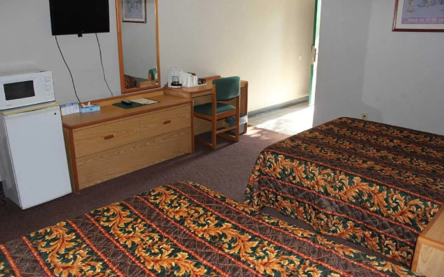 Oak Hill Inn & Suites