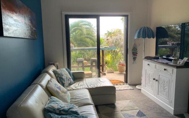 Turquoise Waters B &B -Private Guest suite with massage chair