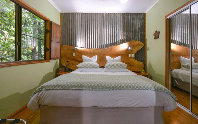 Crater Lakes Rainforest Cottages – Guest Rooms – Lake Eacham
