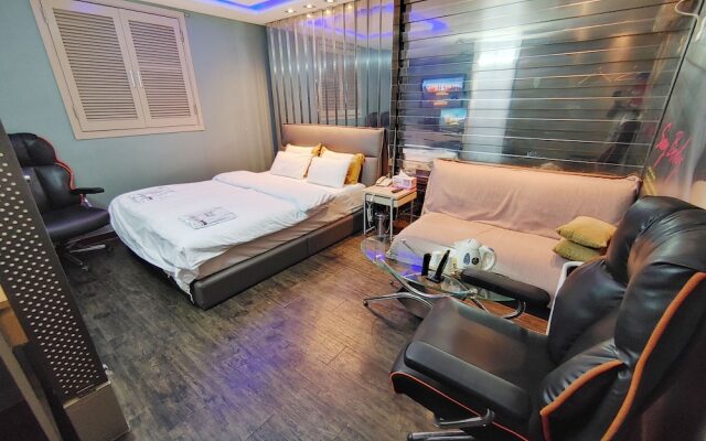 Hera Motel