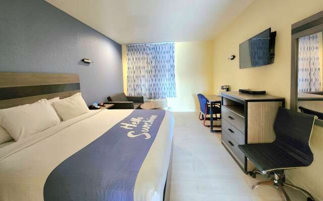 Days Inn by Wyndham Freeport