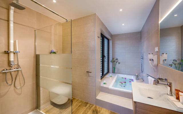 Villa AltaVista, Opatija - Seaview & Relax with Heated Pool and Private MiniGolf