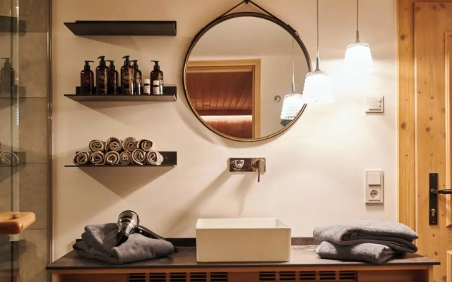Serviced Luxury Chalet Evi