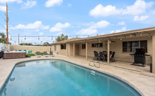OldTown Lux 4BR/3BA HeatedPool+HotTub+GameRoom/14 by RedAwning