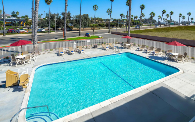 Motel 6 Ventura, CA - Beach