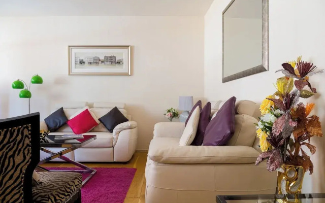 Spacious 2-bedroom Apartment in Mayfair