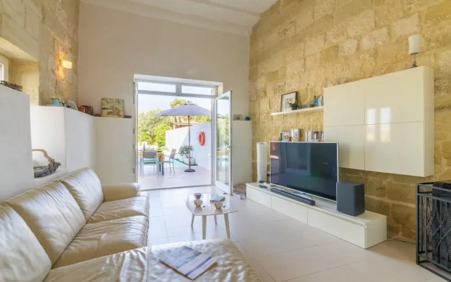 Ta Patee Pool Farmhouse in Gozo