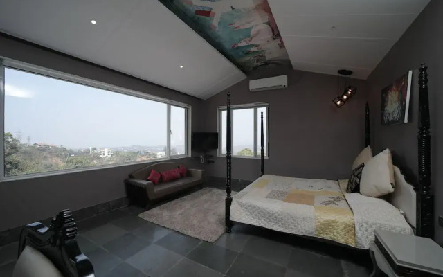 360 South, Khandala