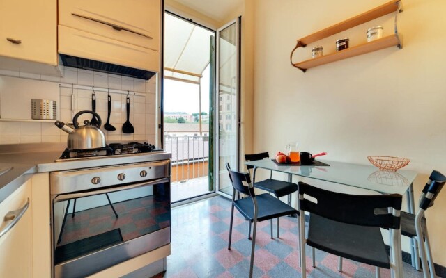 Sunny Flat in Elegant Building Close to Colosseum