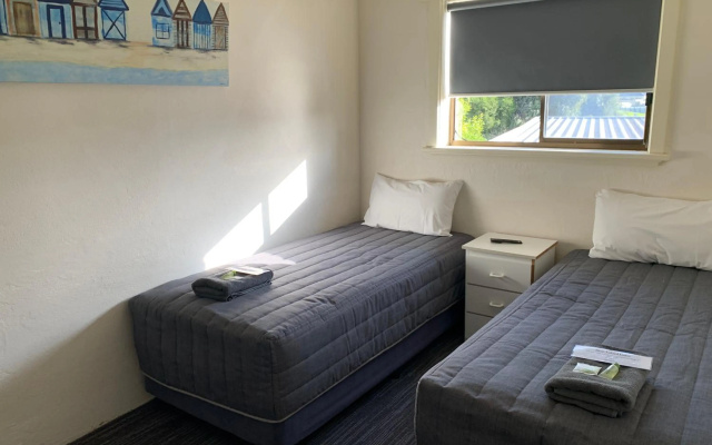 Robetown Motor Inn & Apartments – Guest Rooms – Robe
