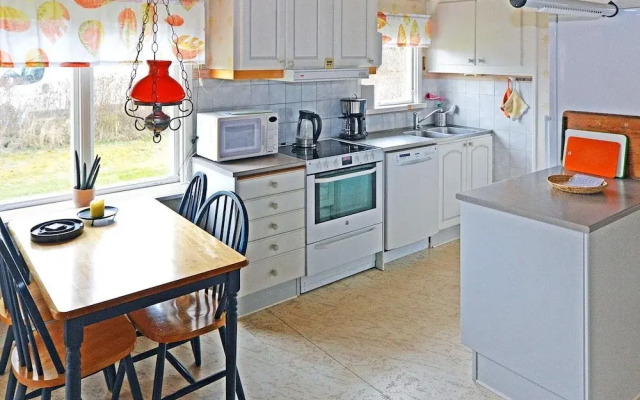 Summer Cottage Near the Beach